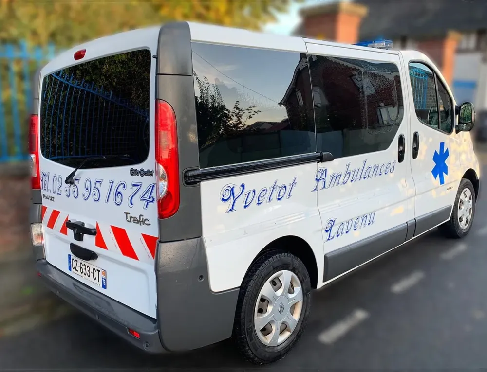 Transport allongé près de Saint-Clair-sur-les-Monts